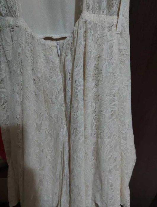 Rochie dantelă evenimente S spate descoperit crem