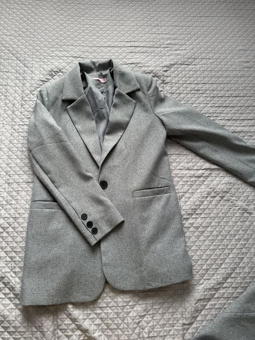 Продам женский костюм