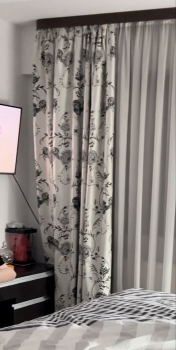 Vând draperii dormitor + perdea