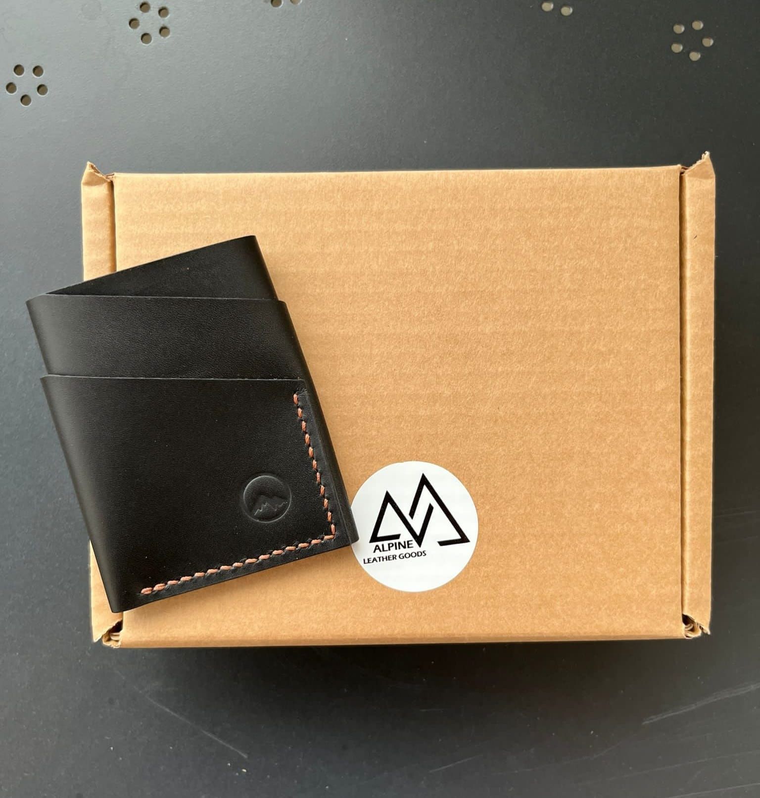 Portofel Alpine pentru carduri din piele naturala handmade 100%