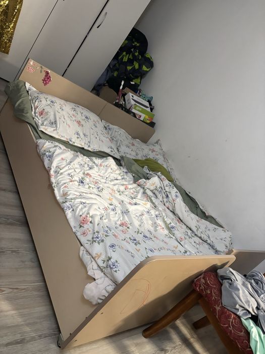 Продам две кровати (без матраса)