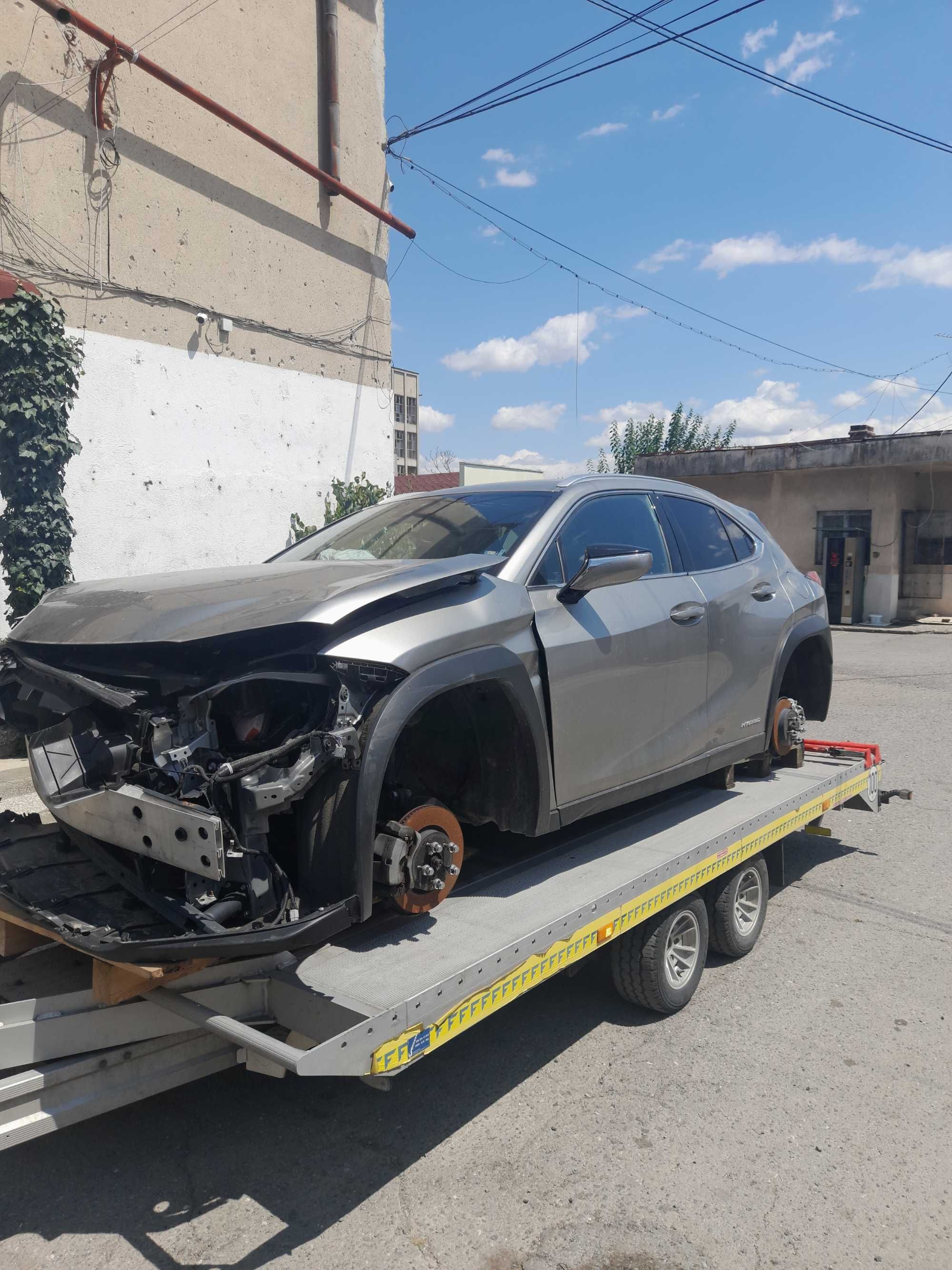 Lexus UX 250 хибрид 2021г.