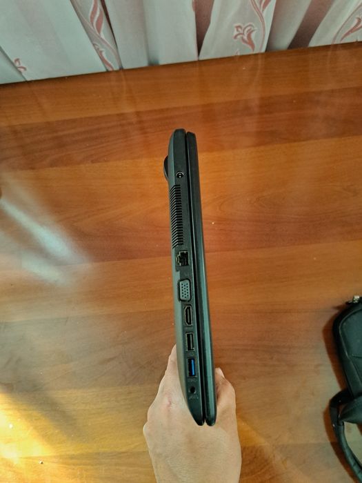 Ноутбук Asus с сумкой в подарок