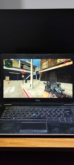 Vand Laptop Dell i5 SSD 256 GB 8 GB ram DDR3 perfect functional Win 11