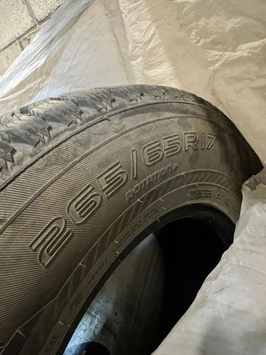 Продам резину зимнюю.  Nokian Hakkapeliitta R3 SUV 265/65/R17