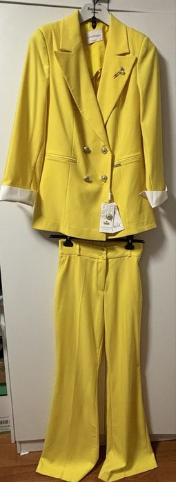 Барлығы жаңа юбка-костюм, костюм-шалбарлар сатылады