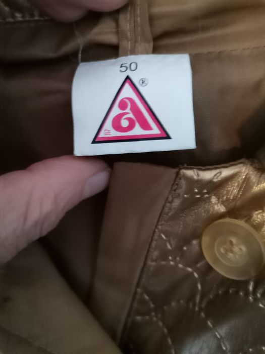 Розово и златно яке на Аристон