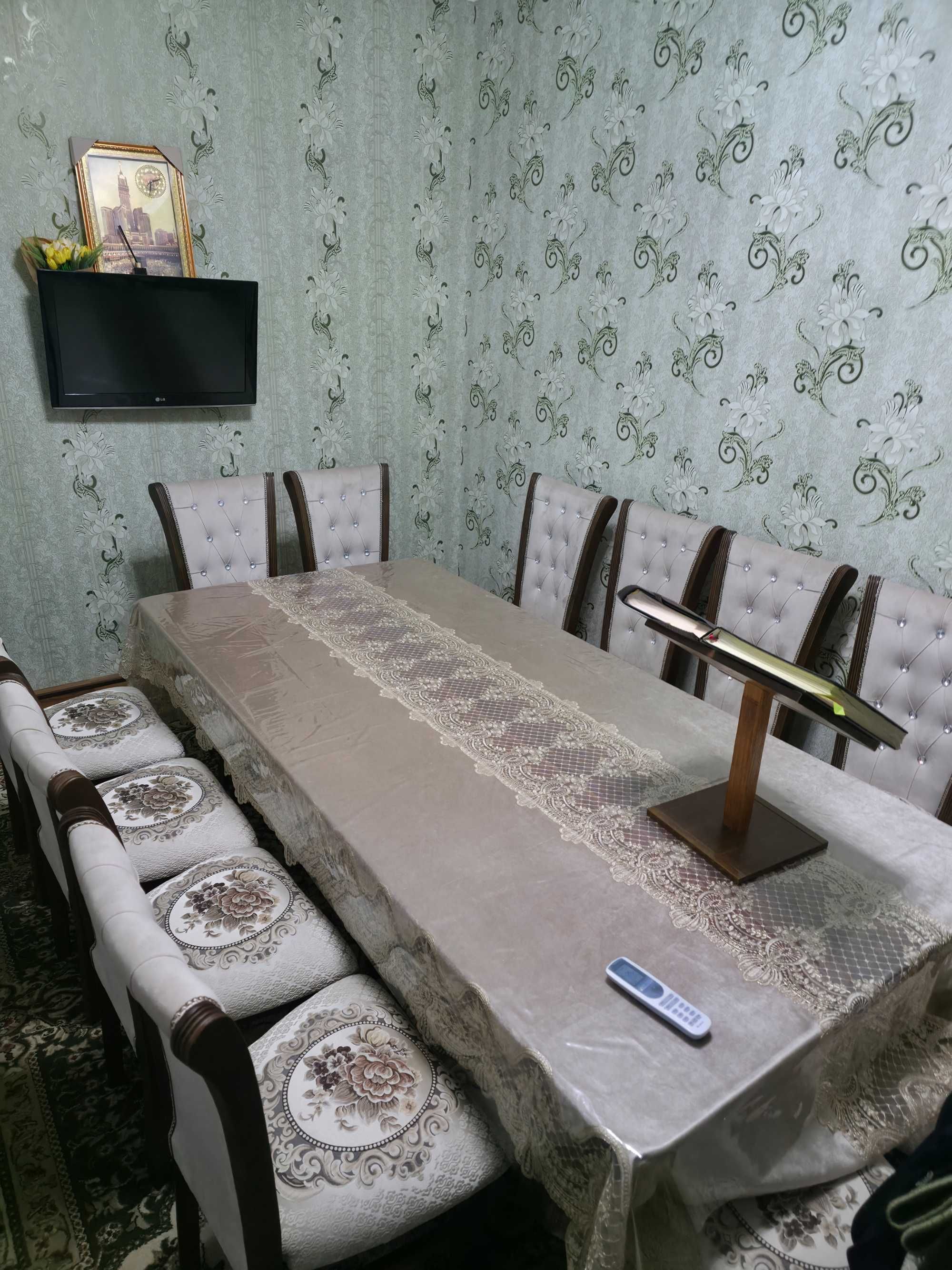 Стол и стулья 12 персон