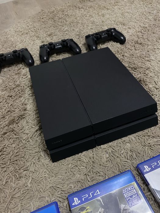 Vand/Schimb PS4 (1TB) + 3 joystick DualShock 4 + 11 jocuri originale