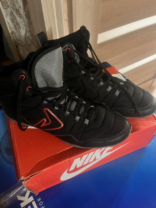 Профессиональные боксерки новые.Комфортая посадка для длительных трени