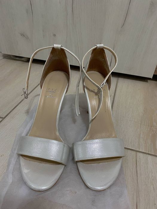 Sandale cu toc Alb sidefii