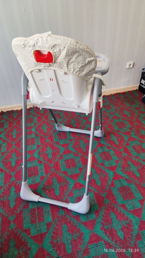Стол за хранене.