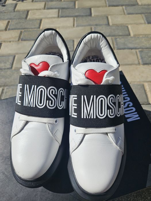 Adidasi Love Moschino