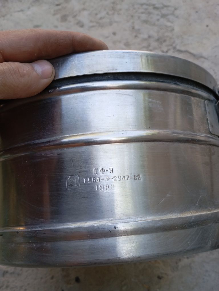 Продам биксы 3 штуки