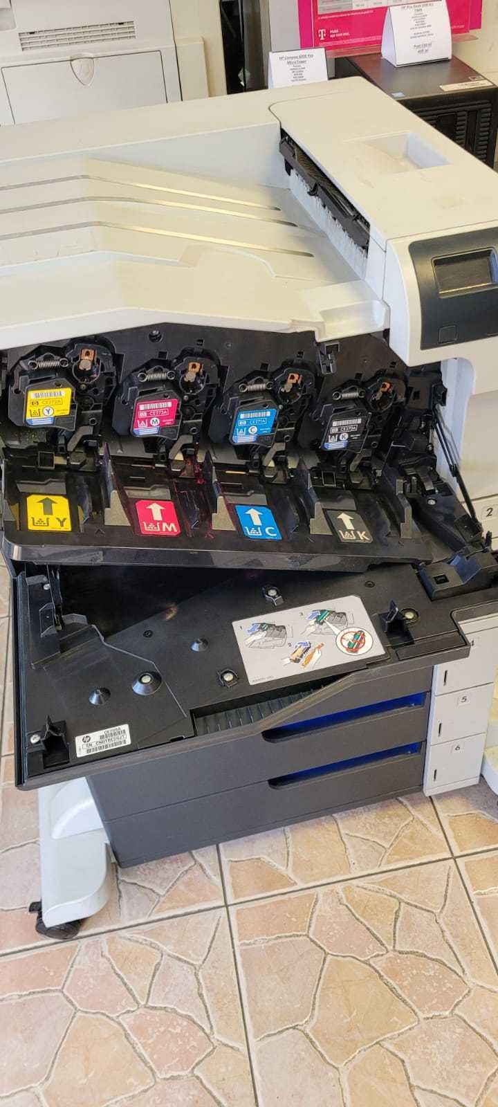 Imprimanta HP Color LaserJet CP5525 defecta