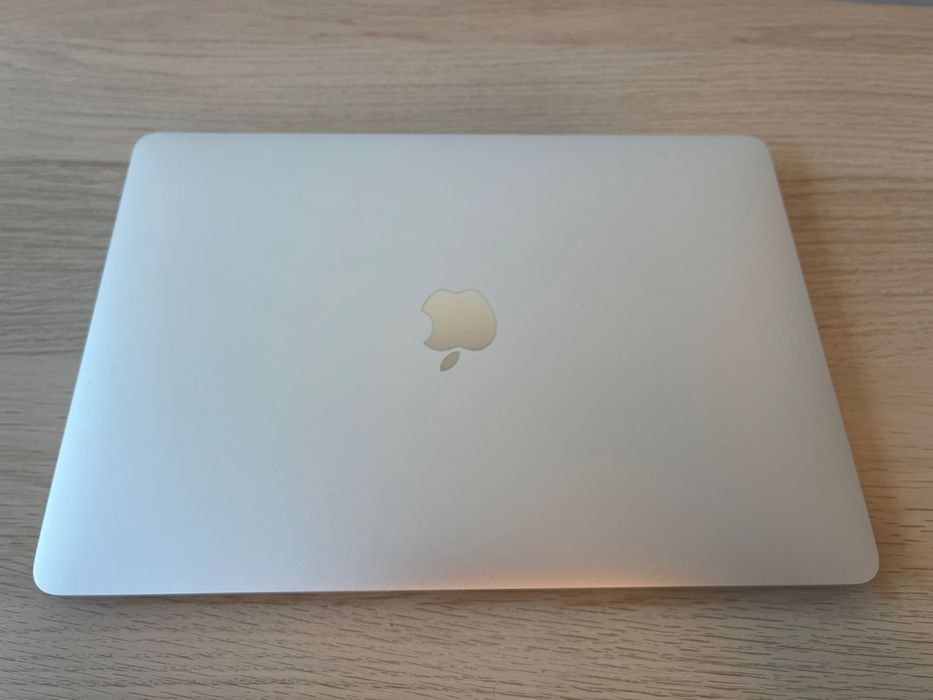 Vând MacBook Air 13 M1 8/256 cu tastatură chirilică (Eng/Rus)