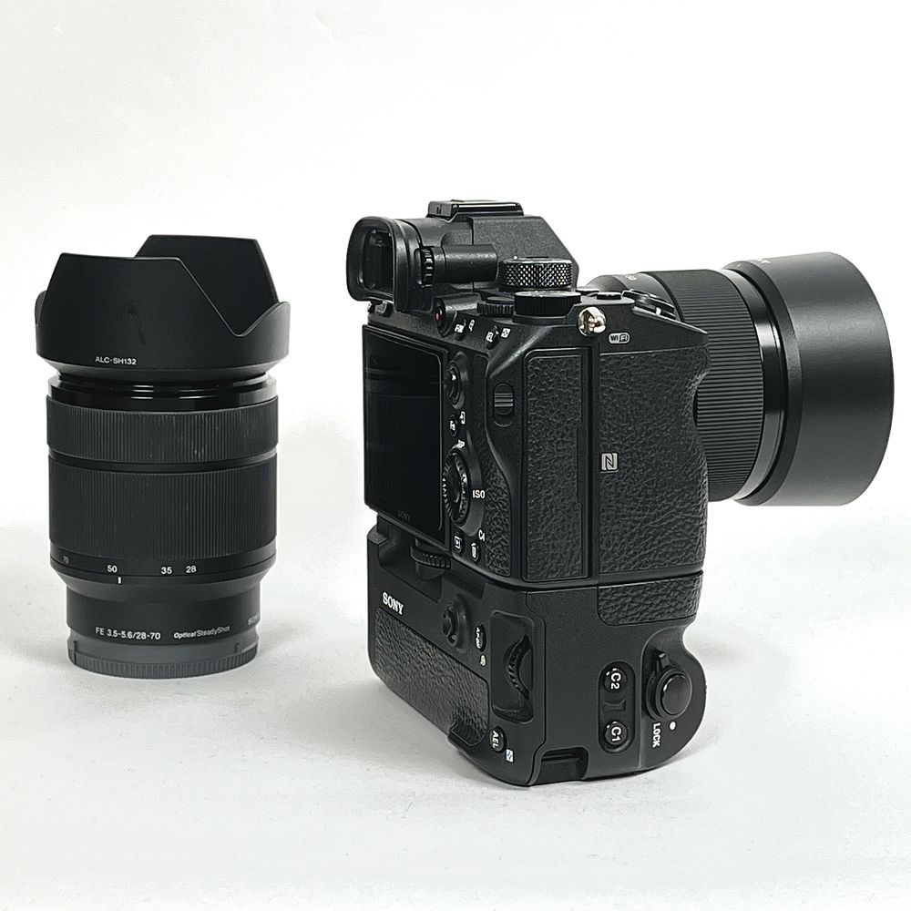 SONY A7III с грип, обективи и гаранция