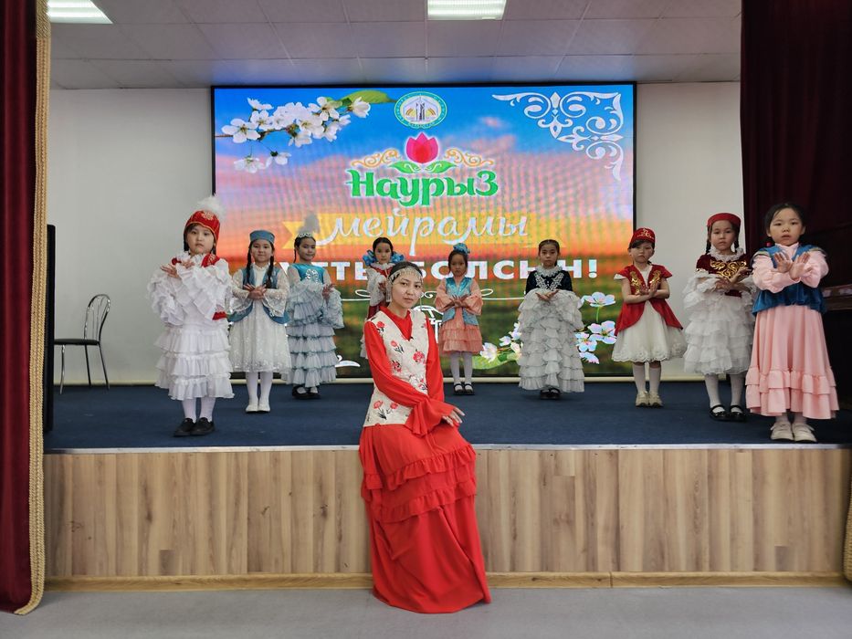 Продам платье в национальном стиле 42-44 размер