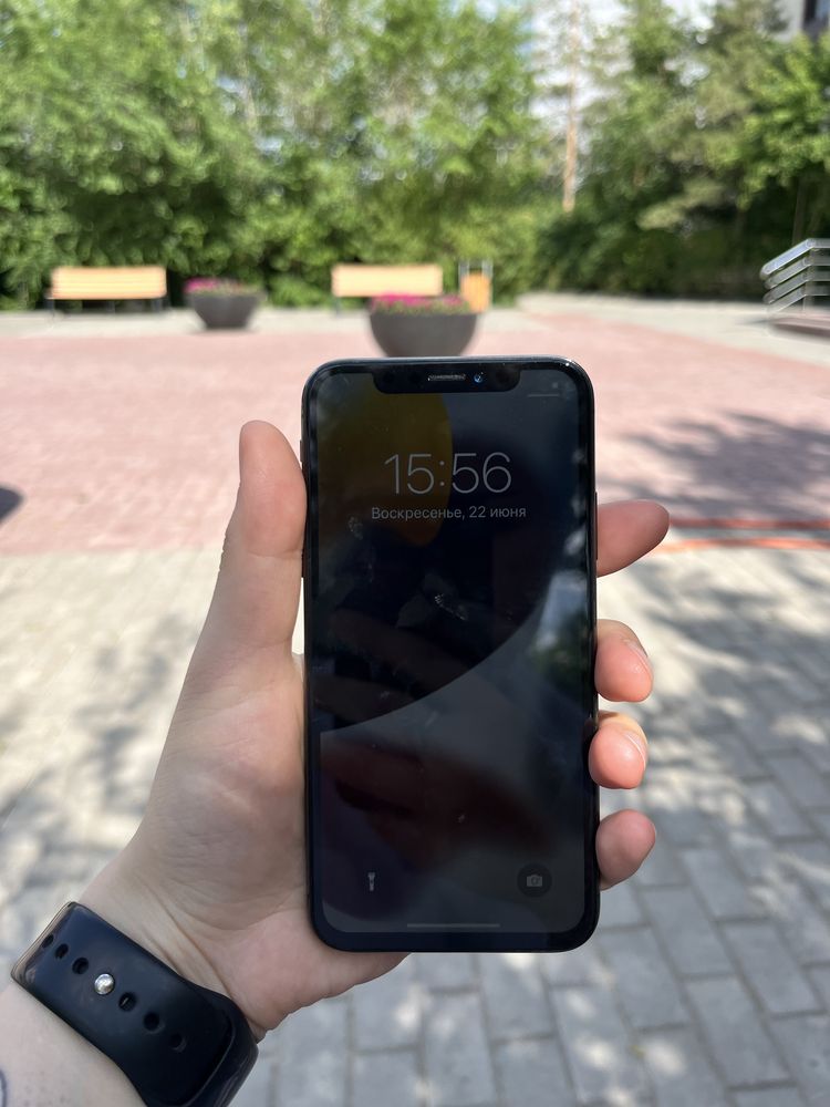 Продам Iphone X в идеальном состоянии.