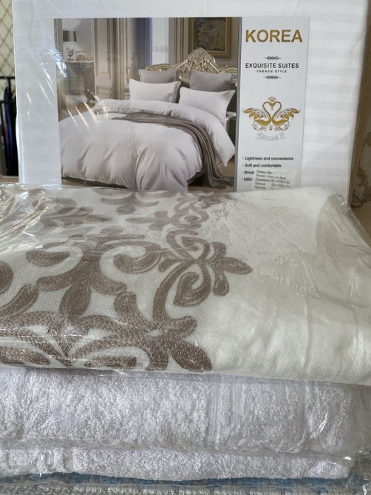 Постельное, палантин, полотенца. Шуба