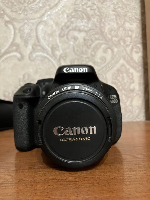 Canon 600D Фотоаппарат с доп набором под съемку любой сложности