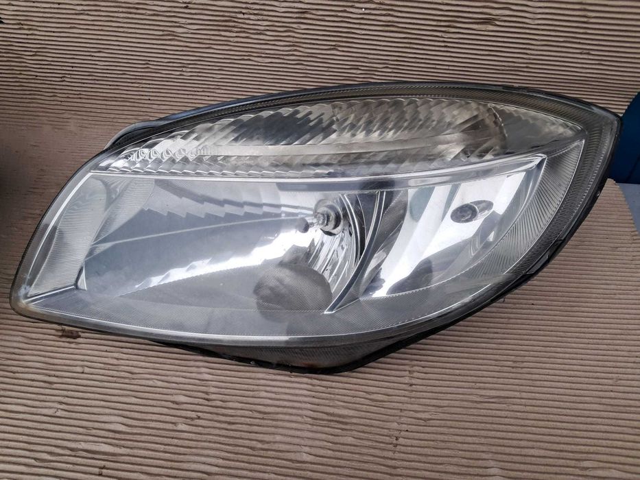 Skoda Fabia 2, grila radiatoare, far stanga, din dezmembrari