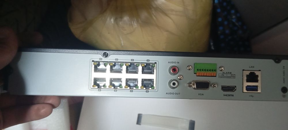 Продам видеорегистратор РОЕ HIKVIZION 8 портовый