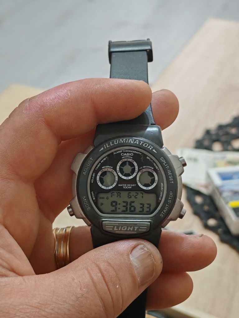 Продавам оригинален дигитален часовник Casio Illuminator. Часовникът е