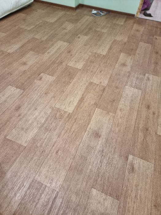 Линолеум 15кв , царапин нет