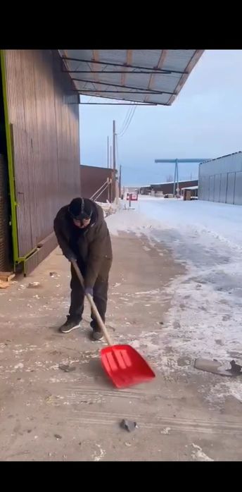 Снегоуборник прочный материала