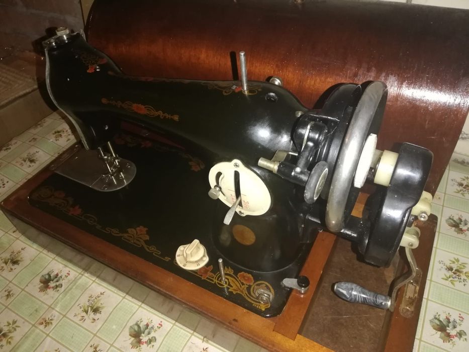 Mașina de cusut manuala