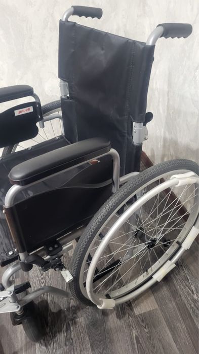 Продам инвалидную коляску