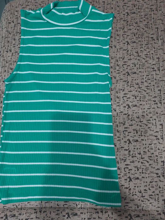 Vând maiou cu guler