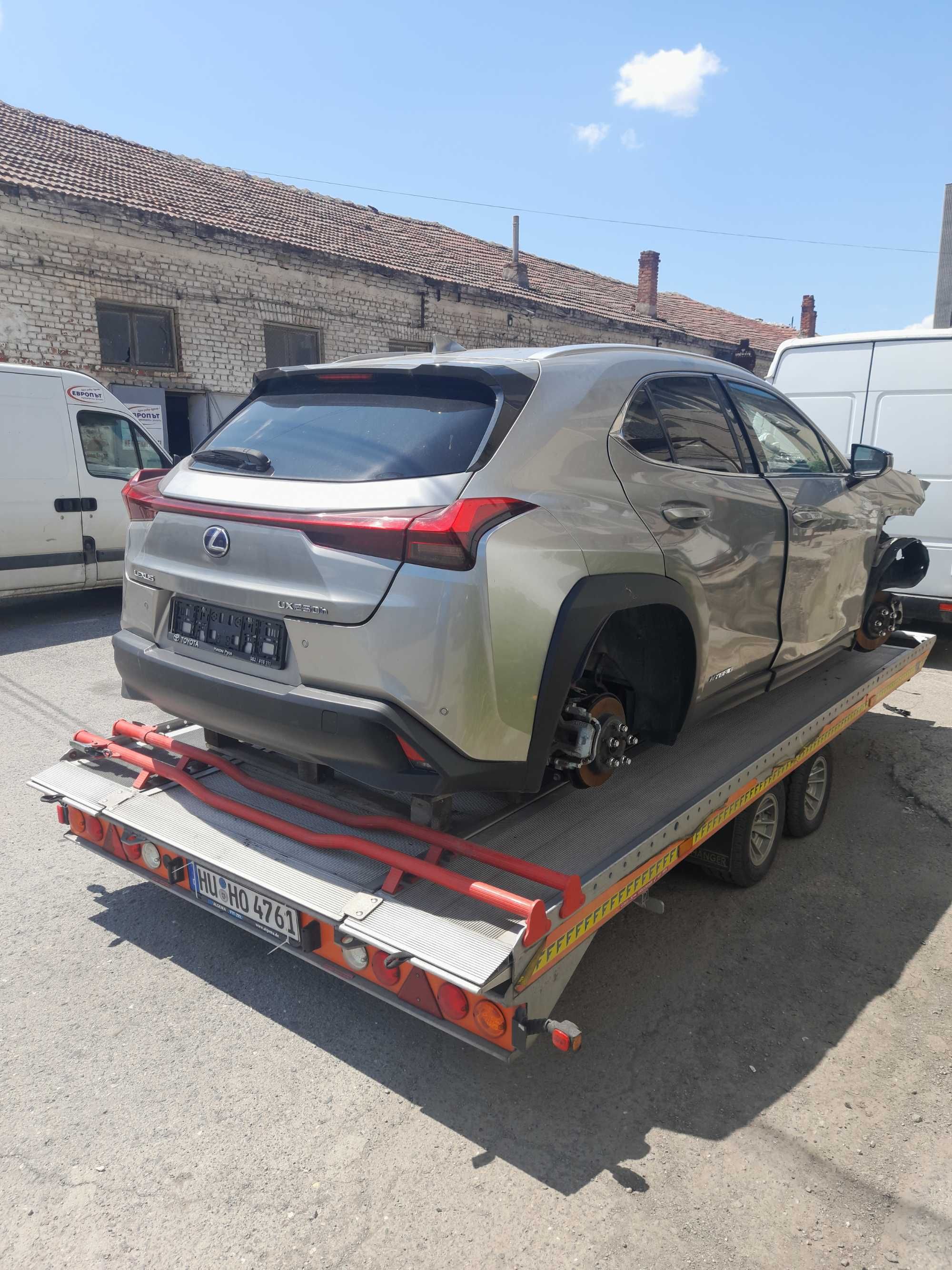 Lexus UX 250 хибрид 2021г.