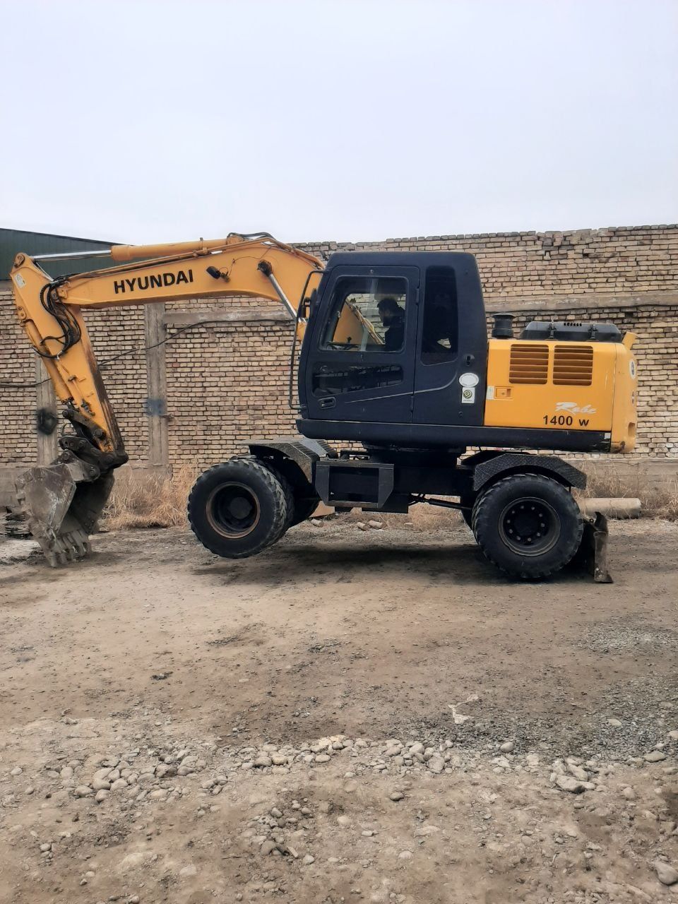 Hyundai 1400 сотилади