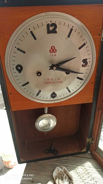 Стенен часовник.