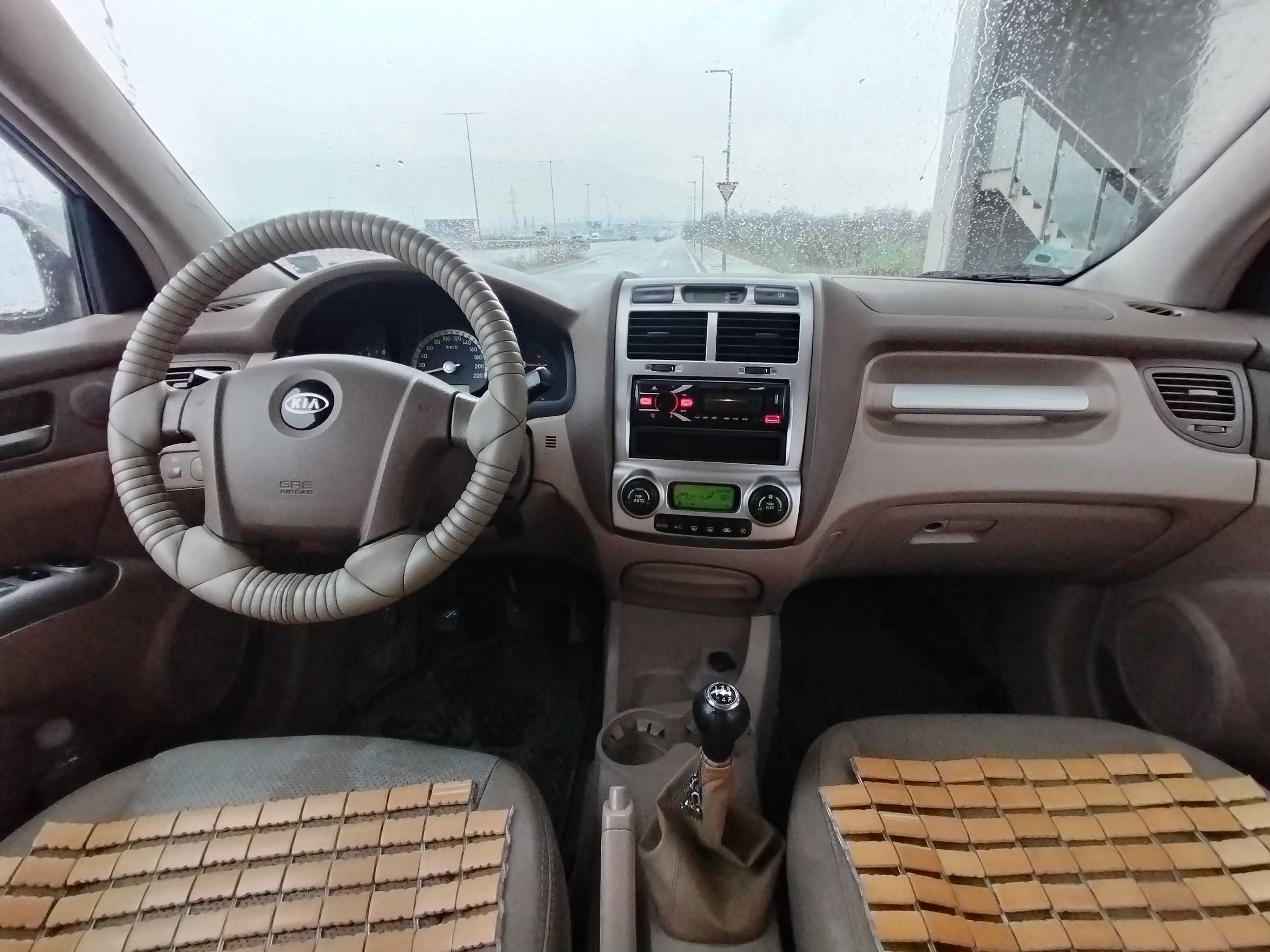Продава Kia Sportage,ГАЗ-БЕНЗИН, обслужен, регистриран, всичко платено
