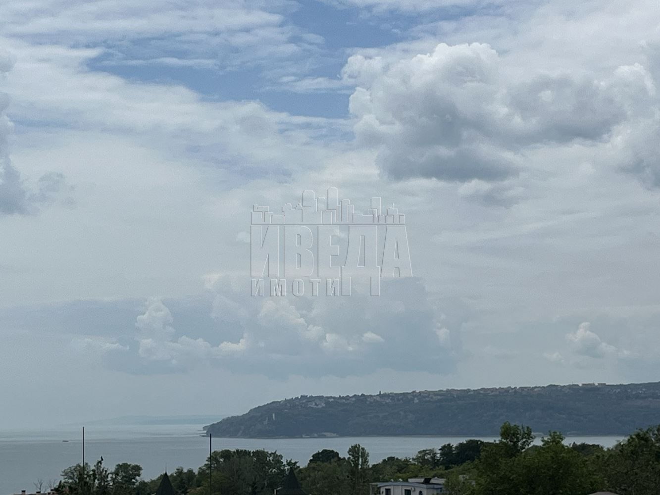 Луксозен двустаен апартамент с морска панорама в сърцето на Бриз