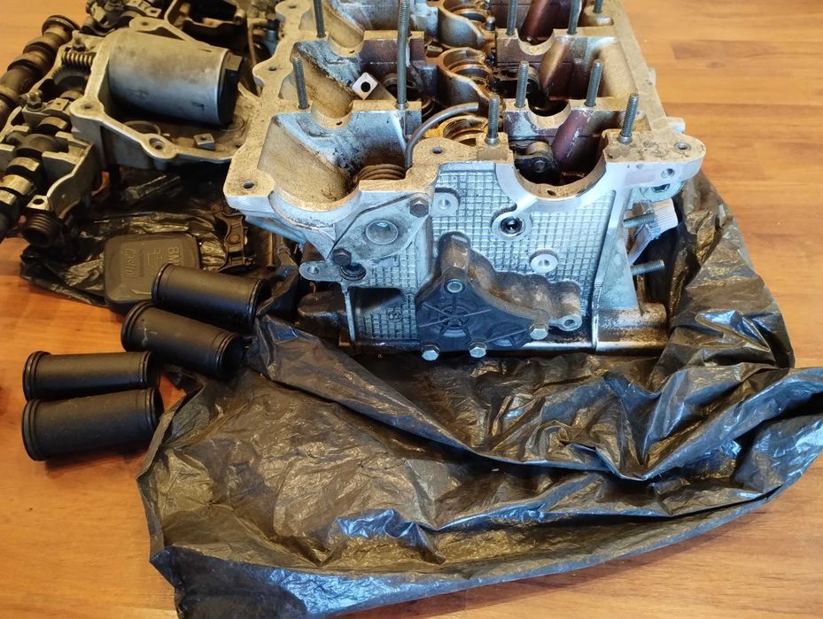 Vând chiulasă BMW e46 valvetronic 2000 benzină 143 cp
