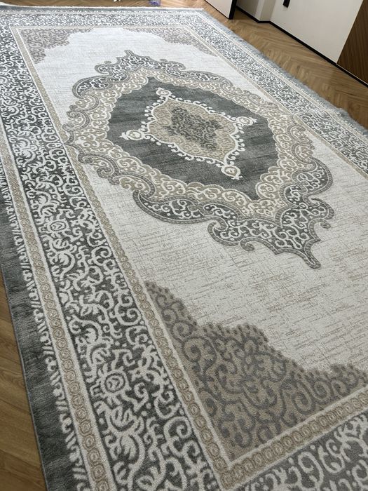 ковер в идеальном состояний