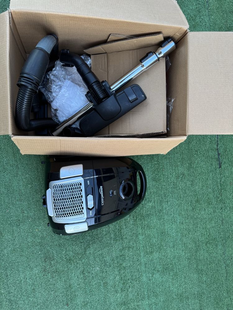 Aspirator Amazon Basics cu sac,puternic, filtru HEPA,700 W, 1.5 Litrii