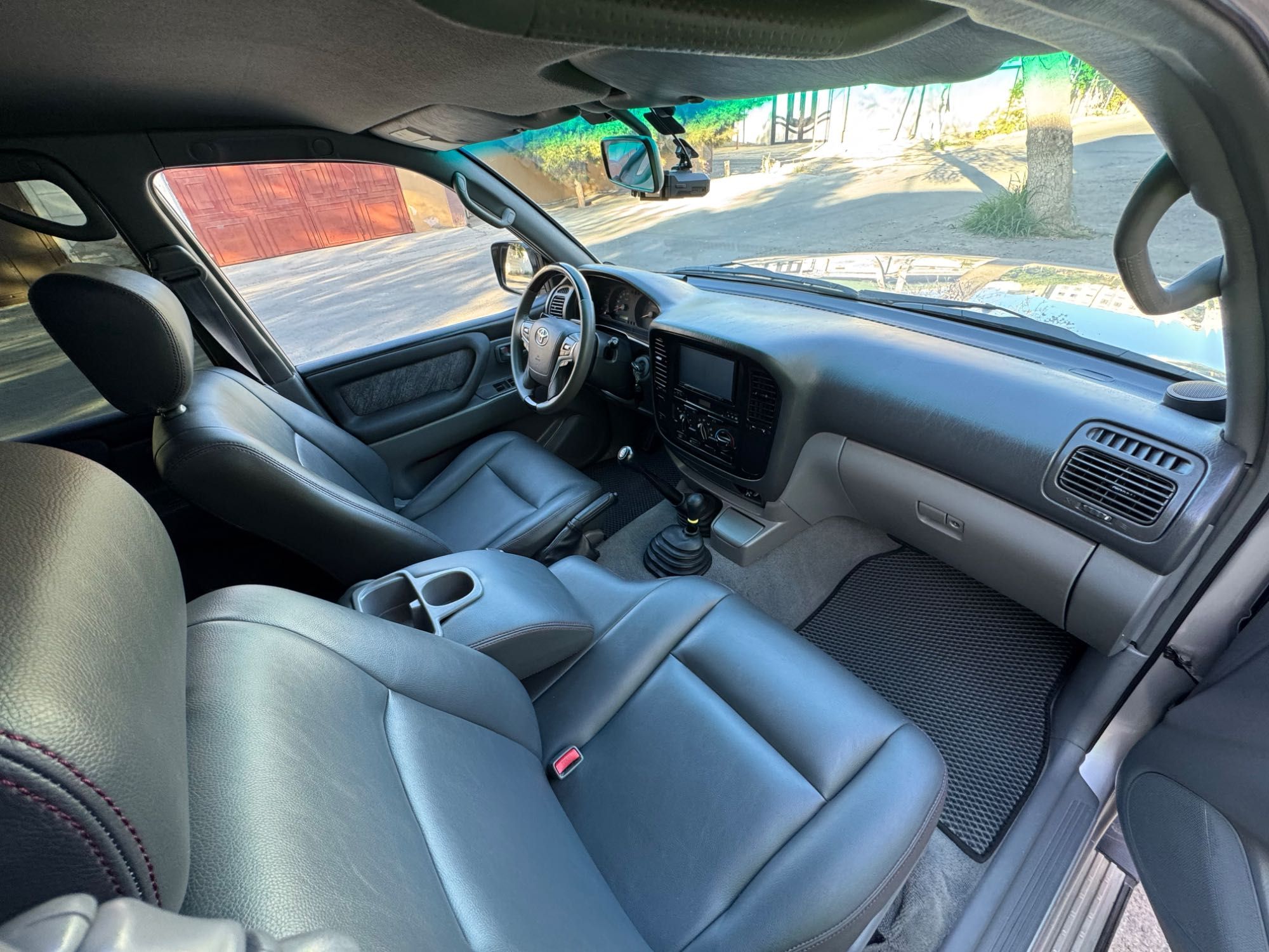 Toyota Land Cruiser 105
