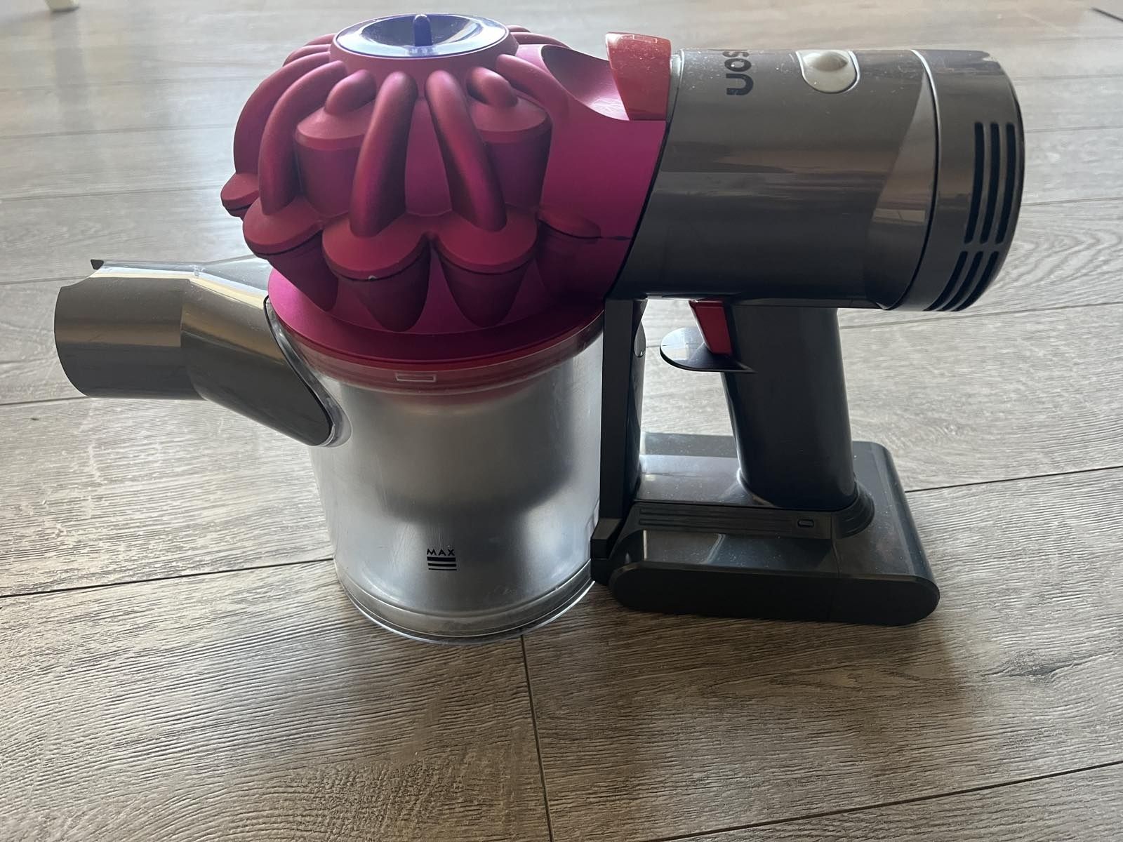 Dyson V7 на части