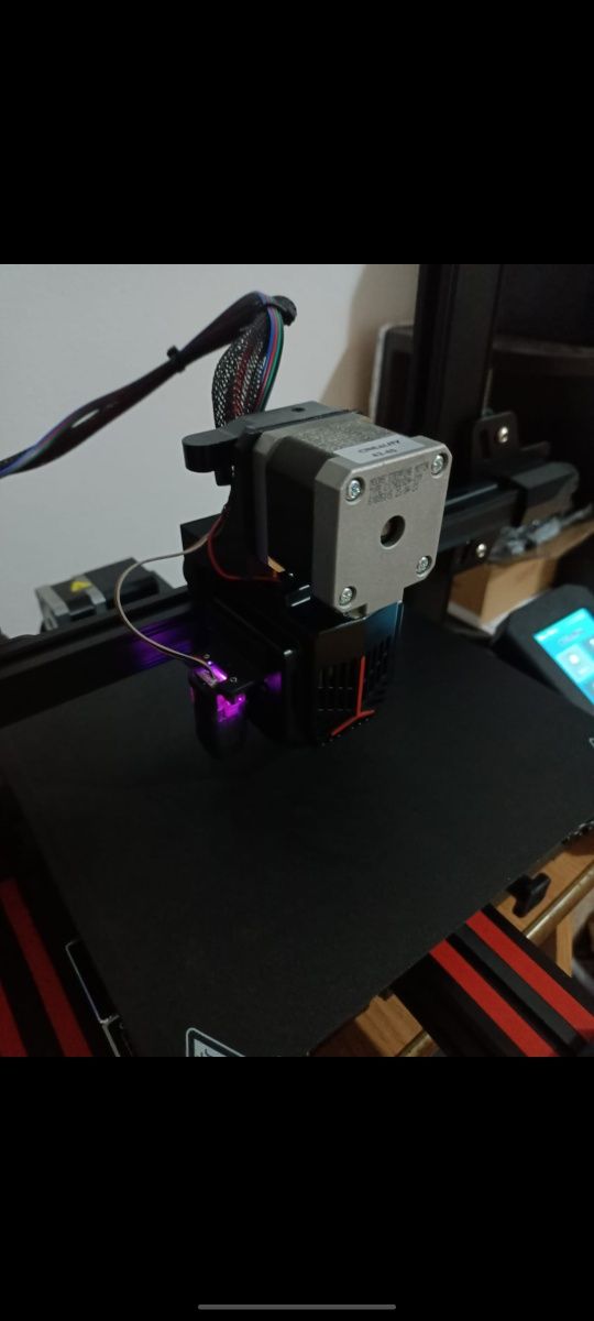 Imprimanta 3D Ender 3 V2 NEO Modificată Negociabilă