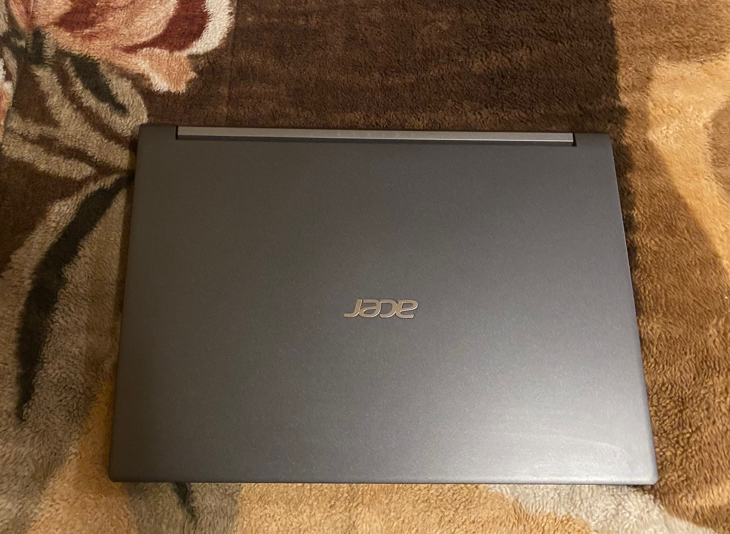 Vand laptop gaming acer aspire 7 inca 3 ani in garantie