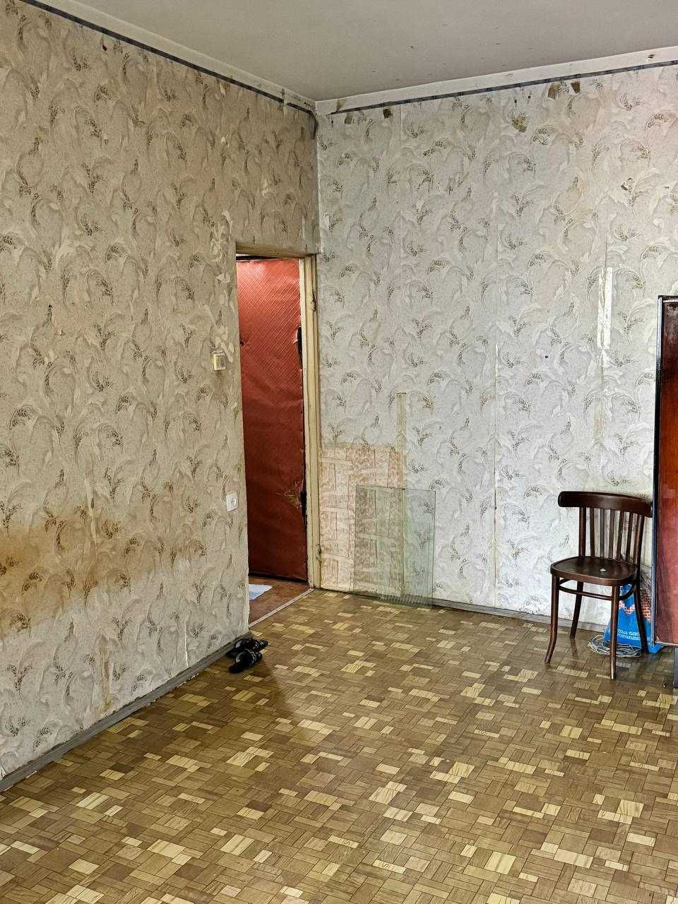 Первый этаж Юнус Абад 4, 220 школа,  1 комнатная,  ремонта нет