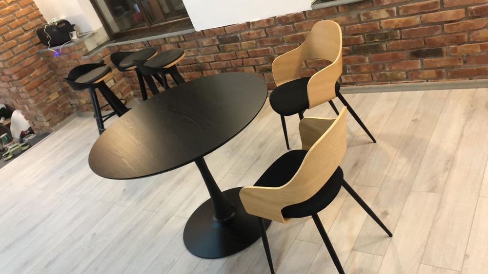 Vând mobilier cafenea