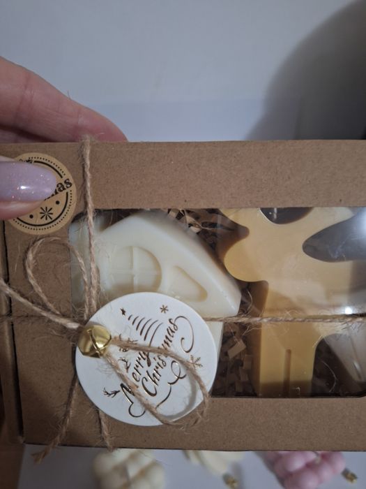 Colecția de lumânări din ceară parfumate.