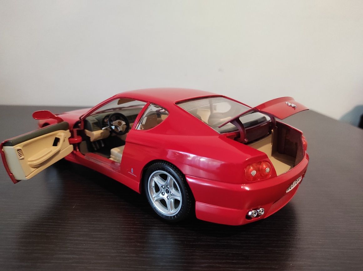 Machetă 1:18 Ferrari 456 GT.