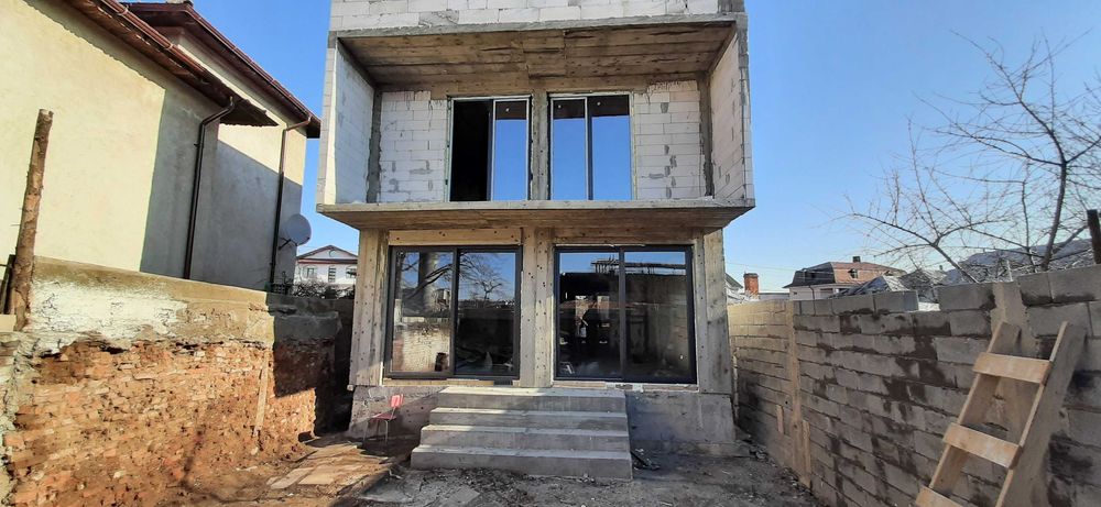 Tamplarie pvc SALAMANDER(ferestre si usi)